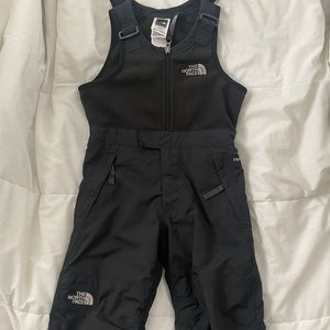 Boys/girls north face 2t snow suit